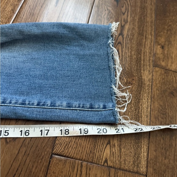 Good American Good Straight in Indigo033 Size 2/26
GS873T - Picture 6 of 8